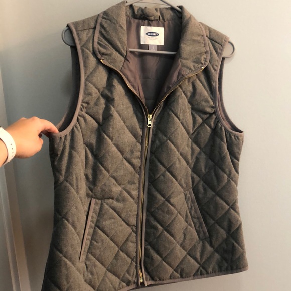 never worn puffer vest - Picture 2 of 4